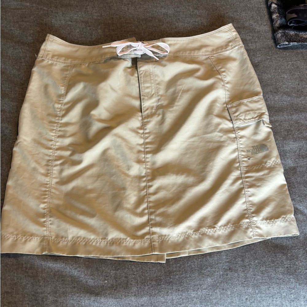 North Face women’s quick dry skirt ,‎ Cream colored, size 8